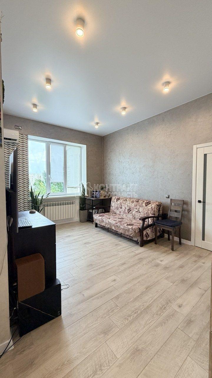 Продам 2-х комн.из квартиру,пр-т Героев Харькова д.124,сталинка!