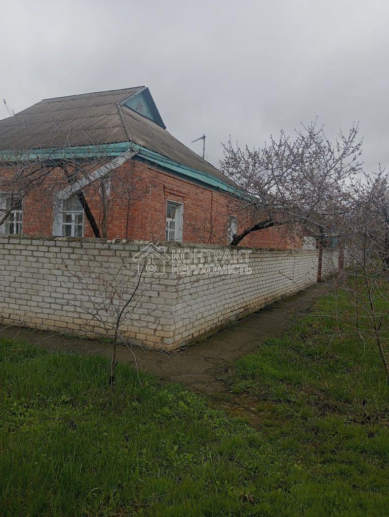 Продам пів будинку у Індустріальному районі,