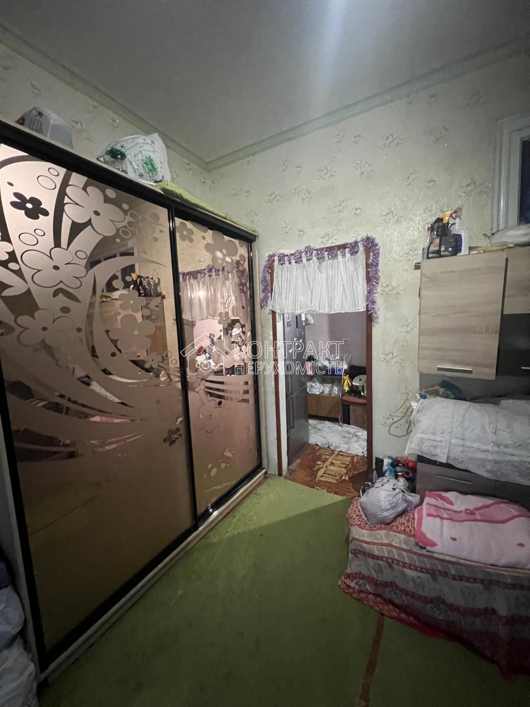 Продам 2 кімнати в 3 х кімн квартирі пер Руставелі