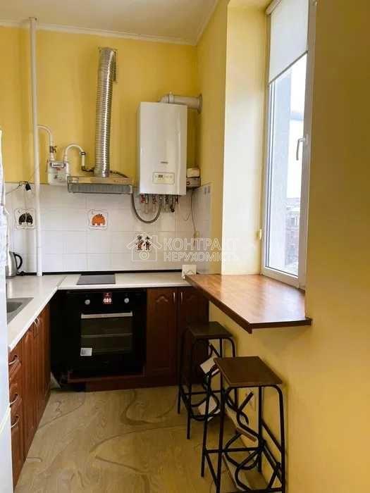 Продам 3-кімнатну квартиру, вул. Дмитрівська
