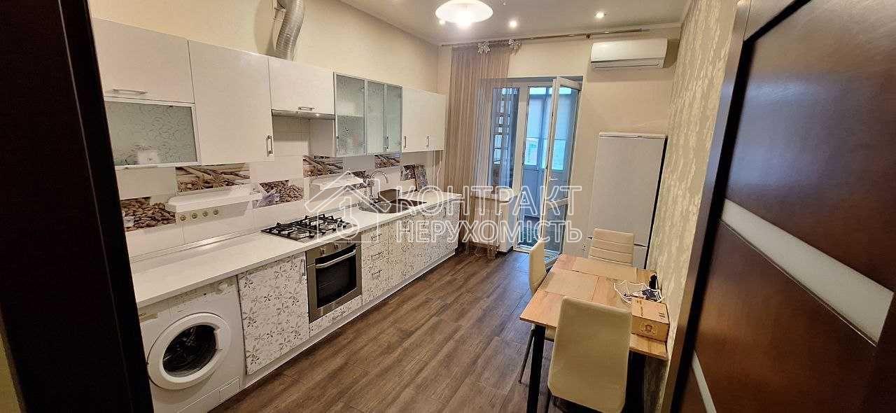 Продам 2 к квартиру з паркомісцем Центр метро Захисників України