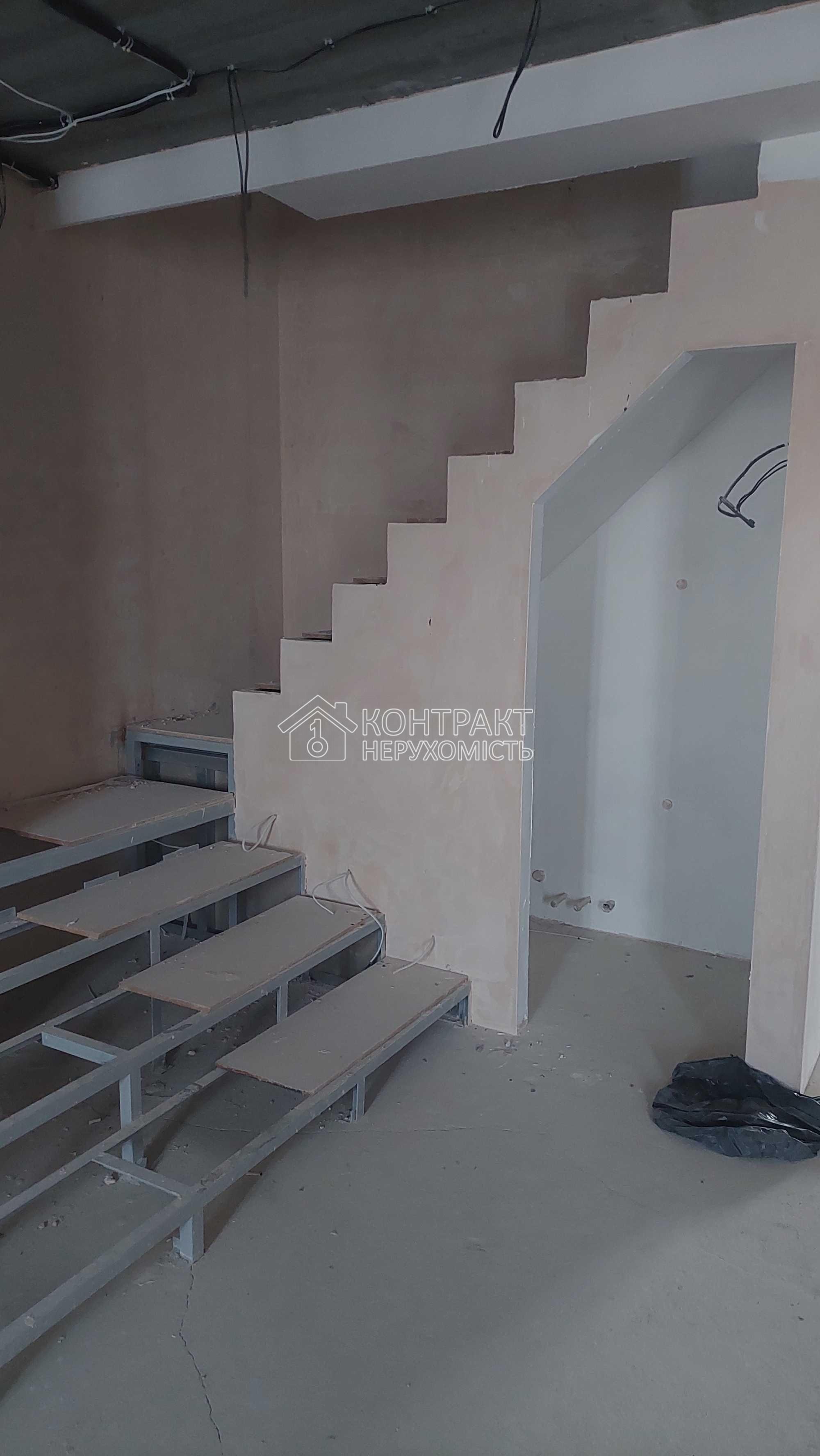 Продам НОВОБУДОВА, 146м2, сама низька ціна 490$ за м2 с чорновыми роботами!