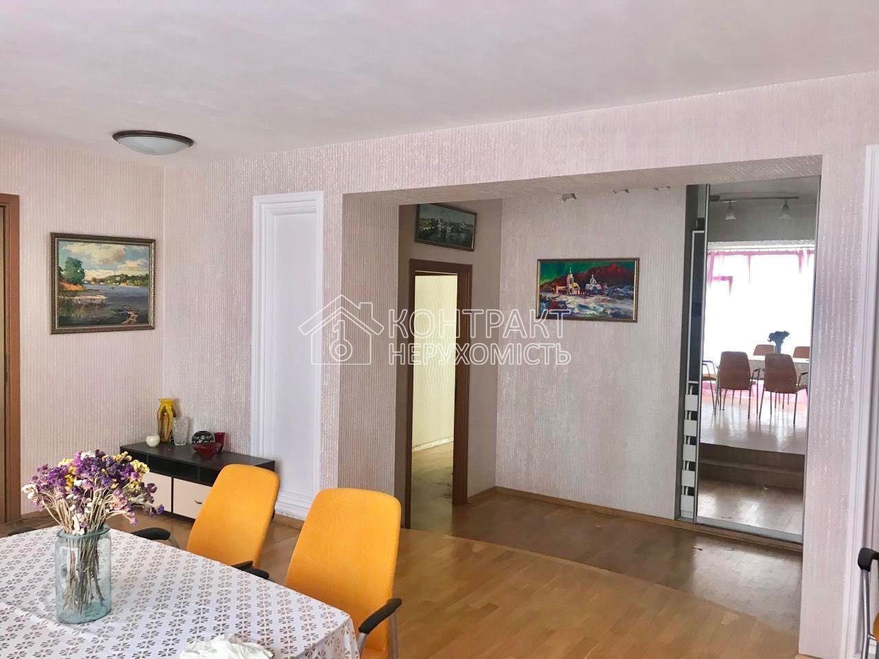 Продам 4 кімн. 110м2 на пл. Конституції, вул. Університетська