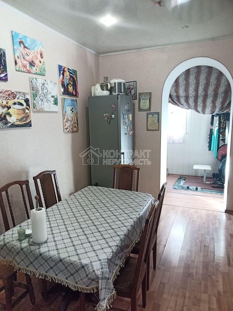 ПРОДАЄТЬСЯ 3х комнатна квартира