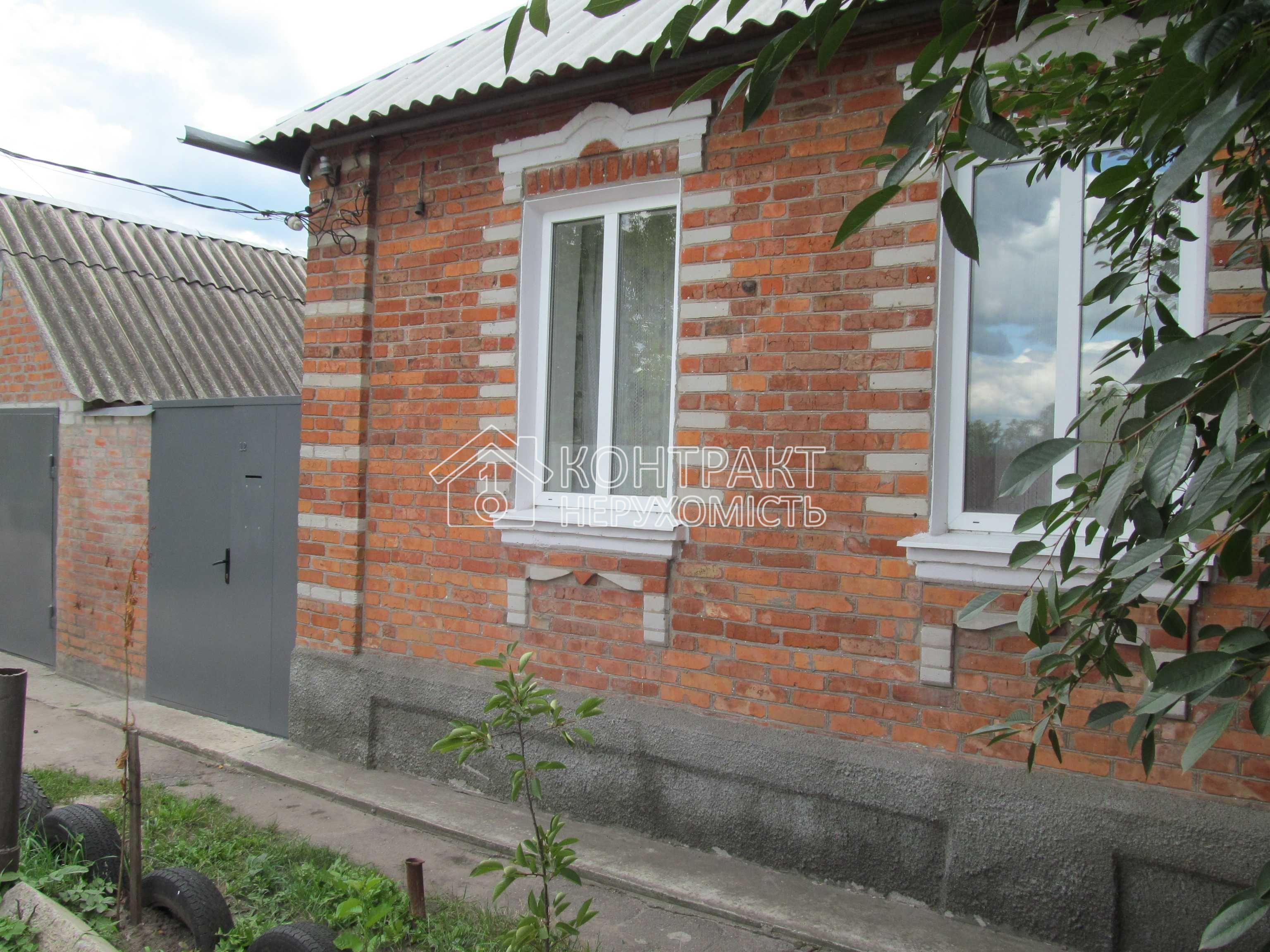 Здаєтся пів будинку