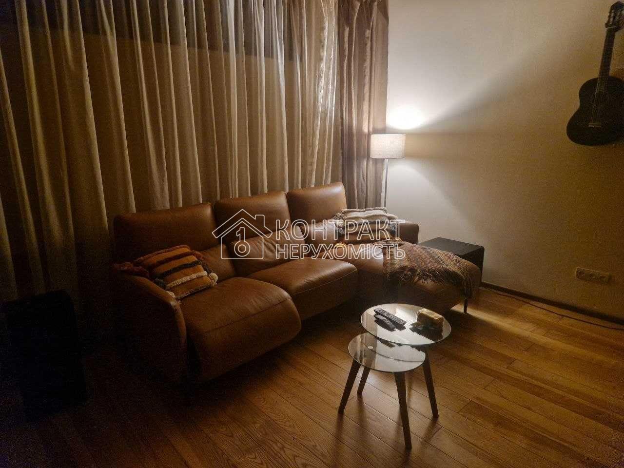 Квартира-таунхауз з гаражем, автономним опаленням та світлом,Центр біля Нікольського