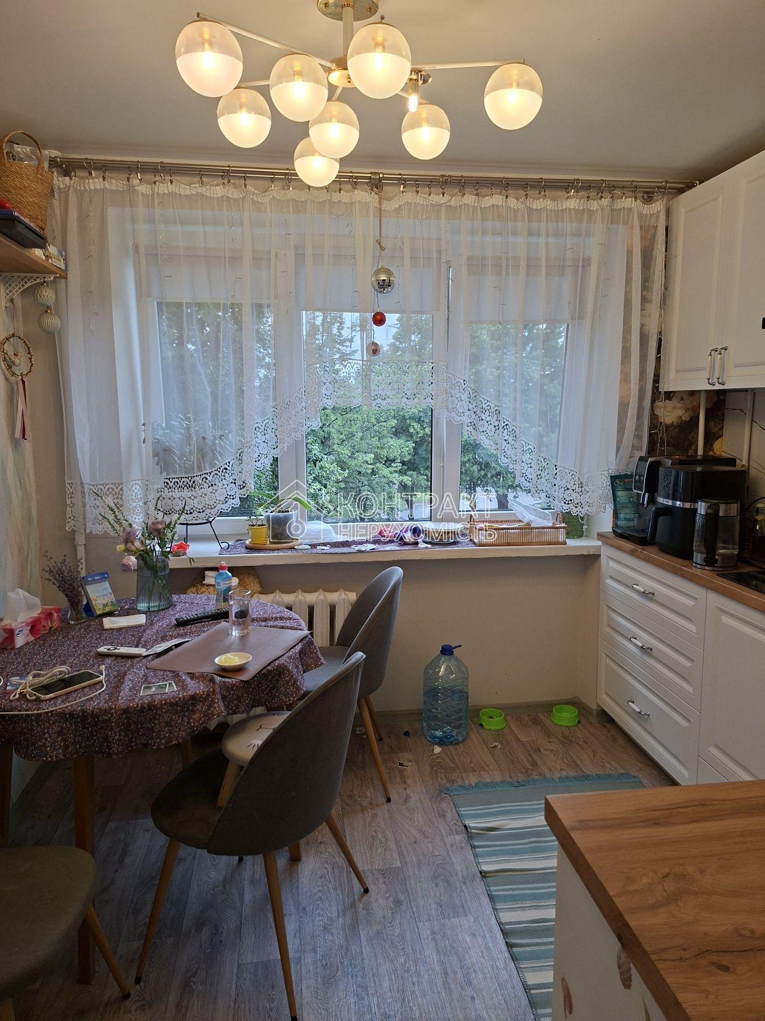 Салтовка, ул. Салтовское Шоссе.Продам 2 кв-ру с евроремоном. Трц "Украина", 604м/р, "Класс"