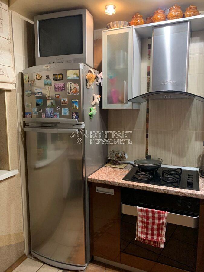 Продам просторну трикімнатну квартиру по вулиці Герoїв праці