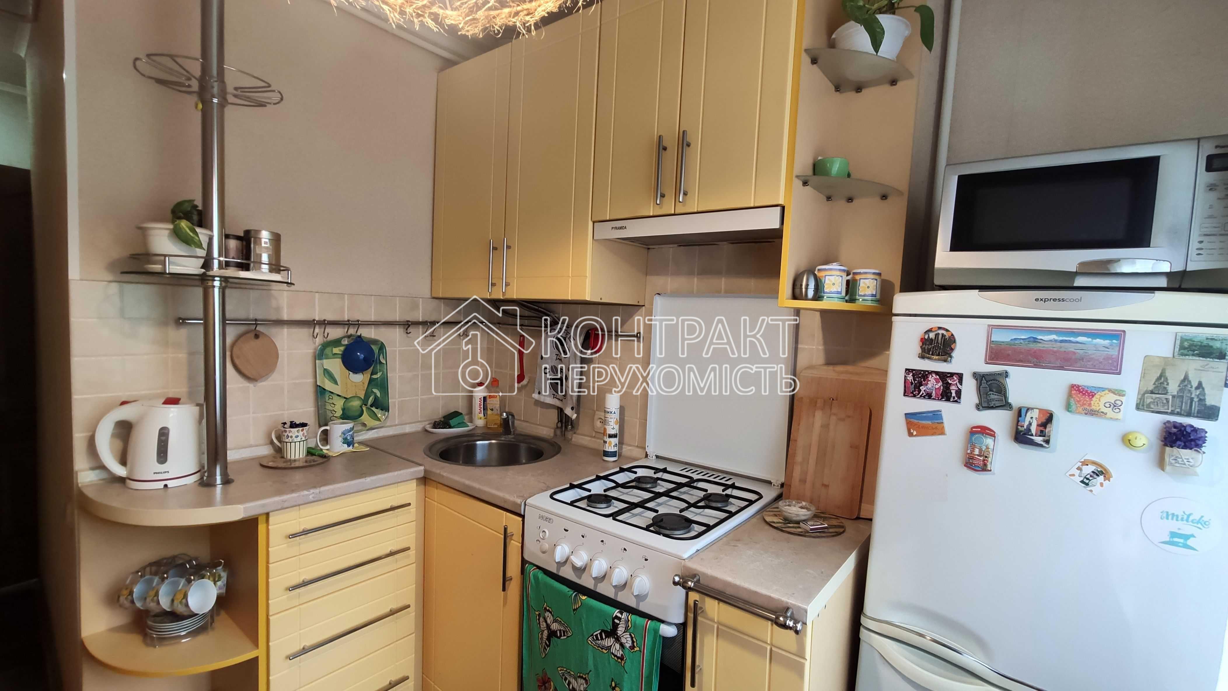 2 квартира-сталінка, 4/5, Центр, метро "Наукова" (сталинка, "Научная")