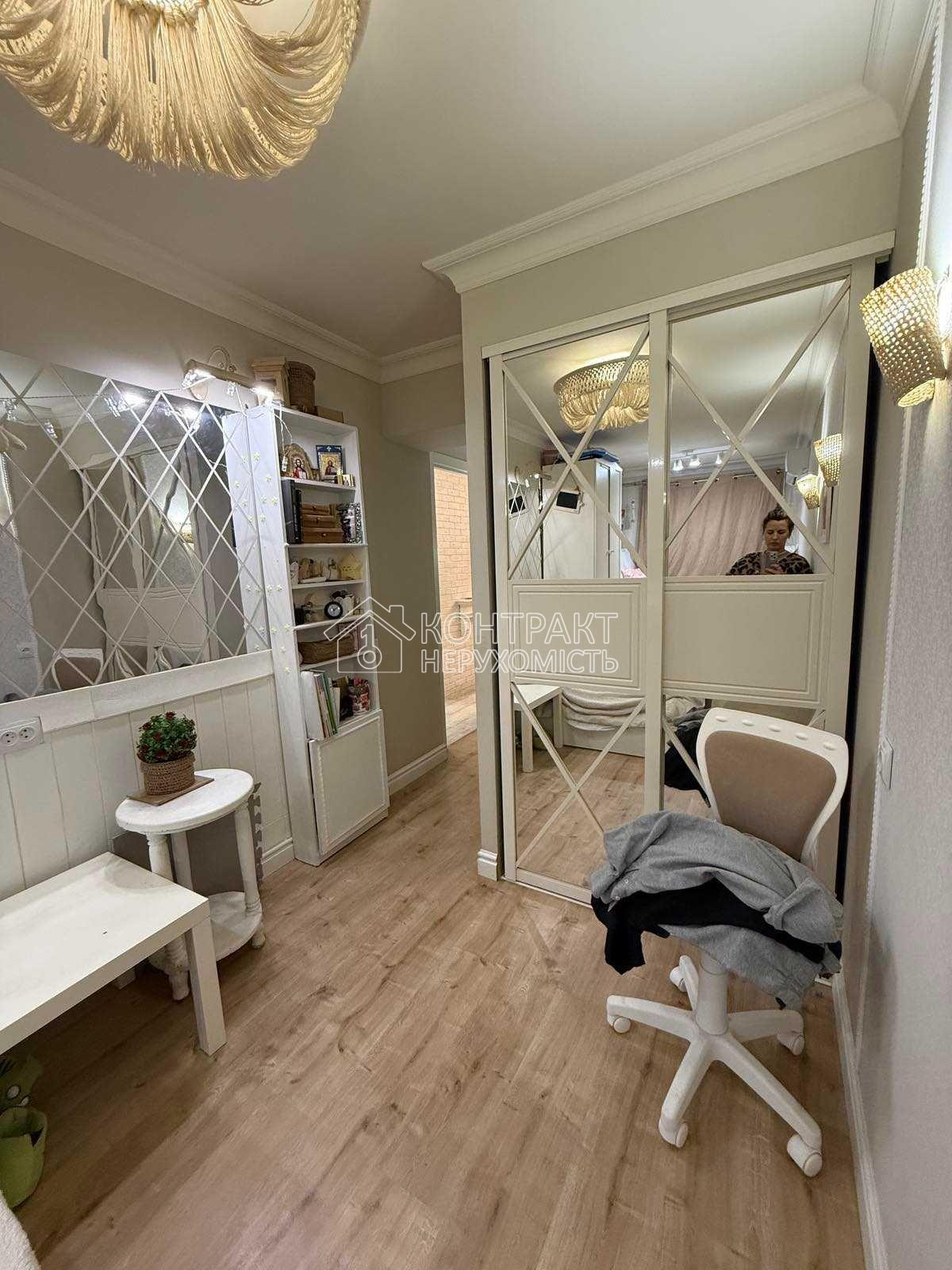 Продам 2к квартиру Космонавтів