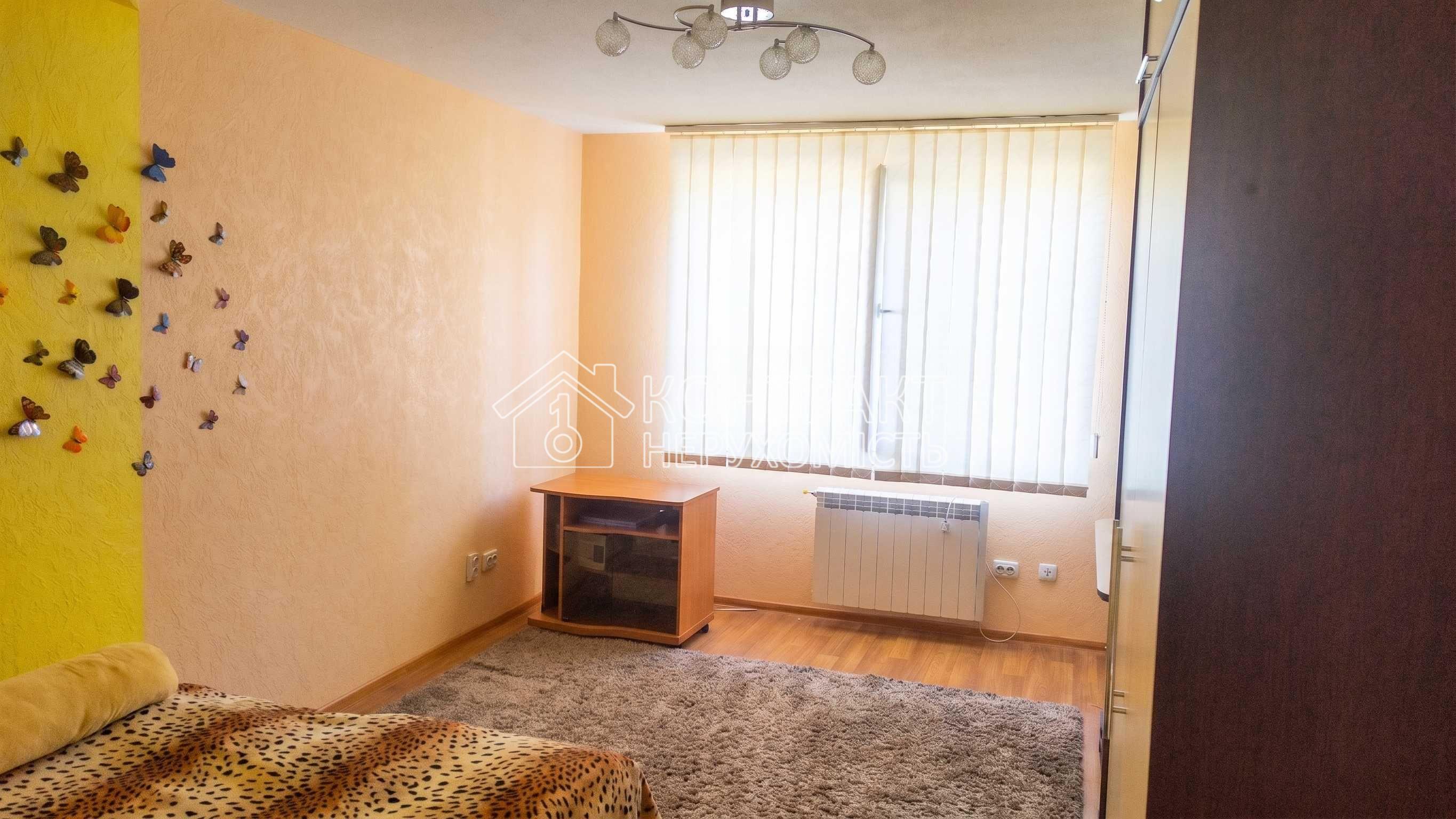 продається1 км квартира біля Єпіцентру