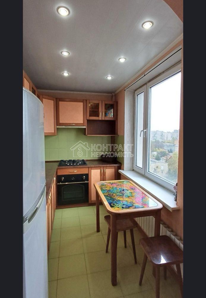 Продається 3-кімнатна квартира М. Захисників України