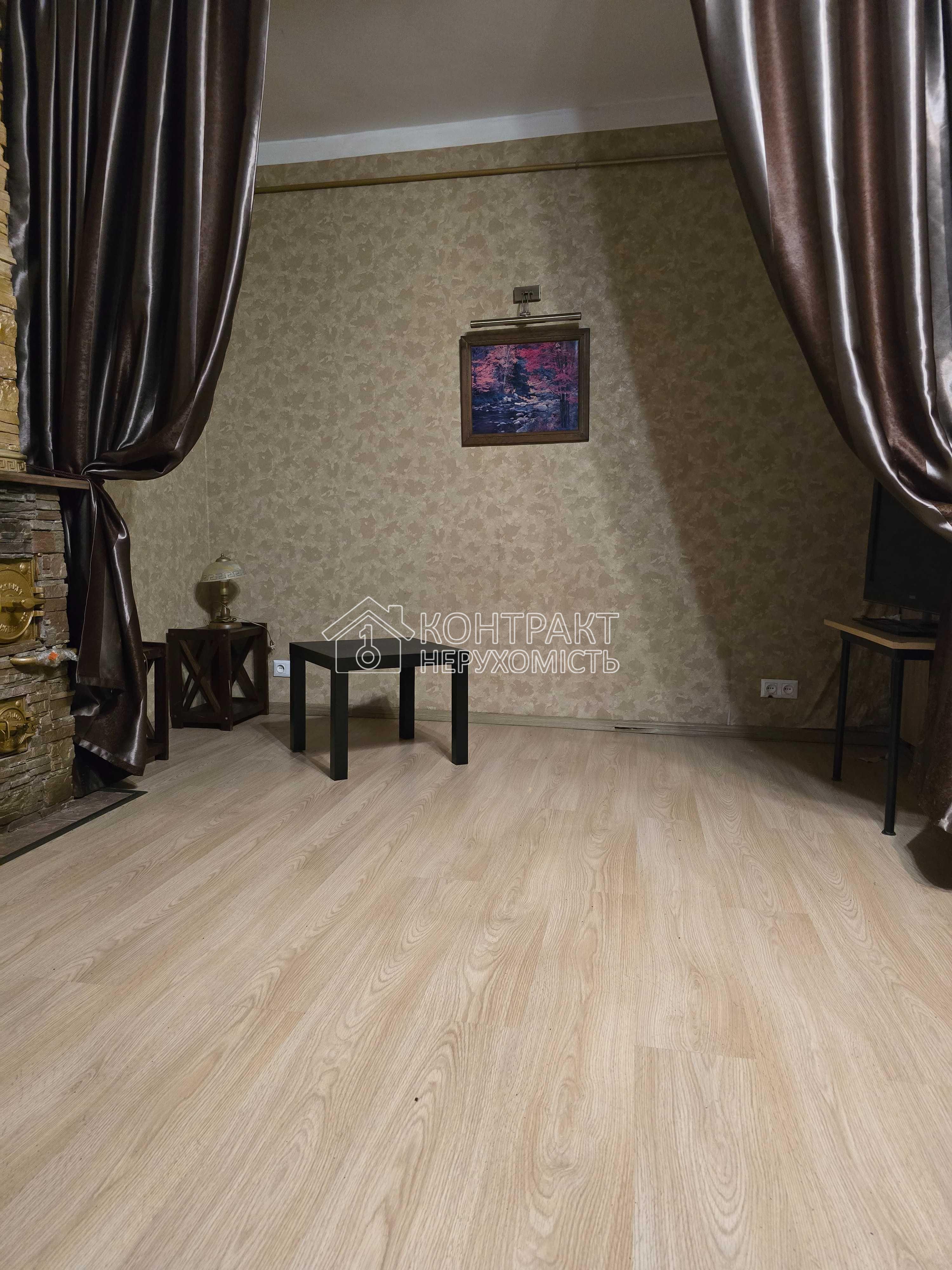 Продаж 2 рівневоі квартири у Центрі