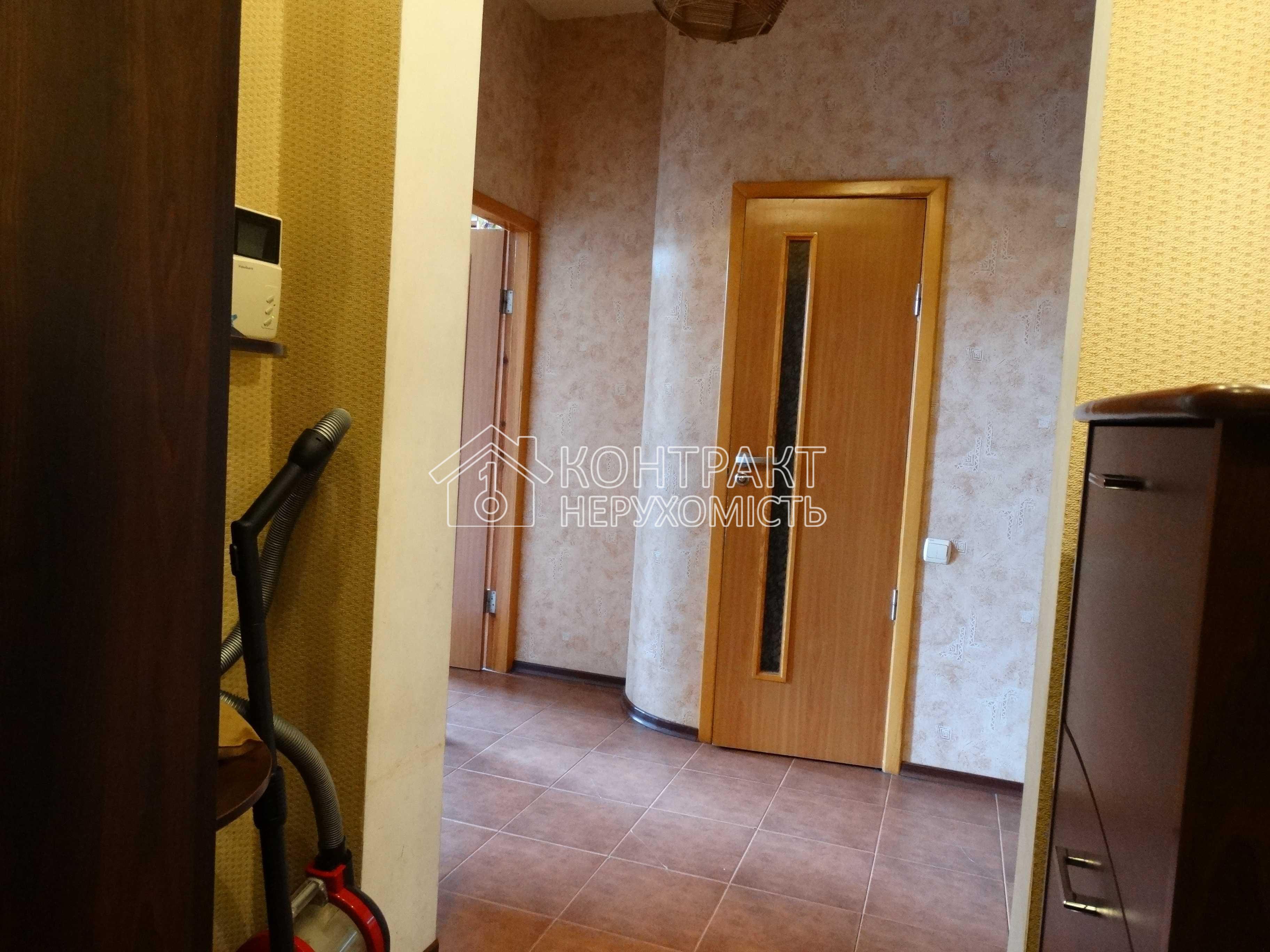 Продам 3к квартиру м. Научна