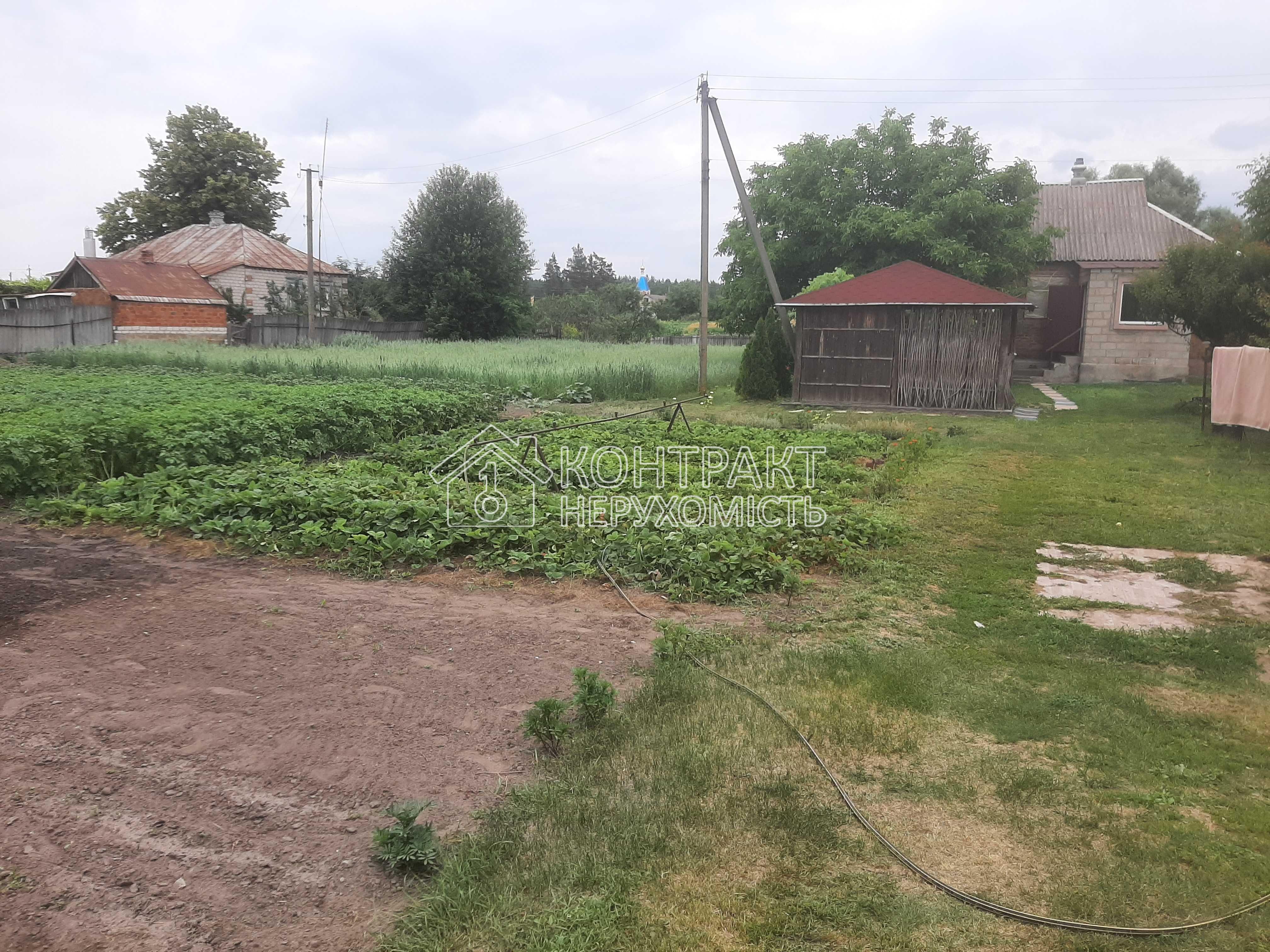 Земельна ділянка з будинком біля річки Зміївський р-н