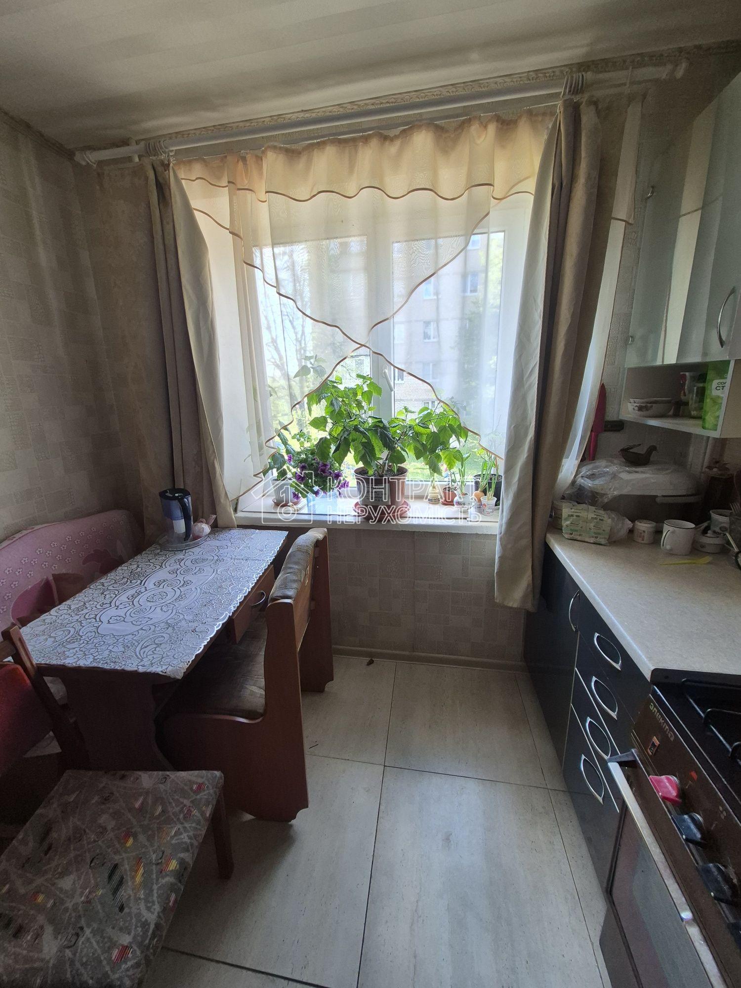 Продається 3-х кімнатна квартира в Б.Рогані(центр)