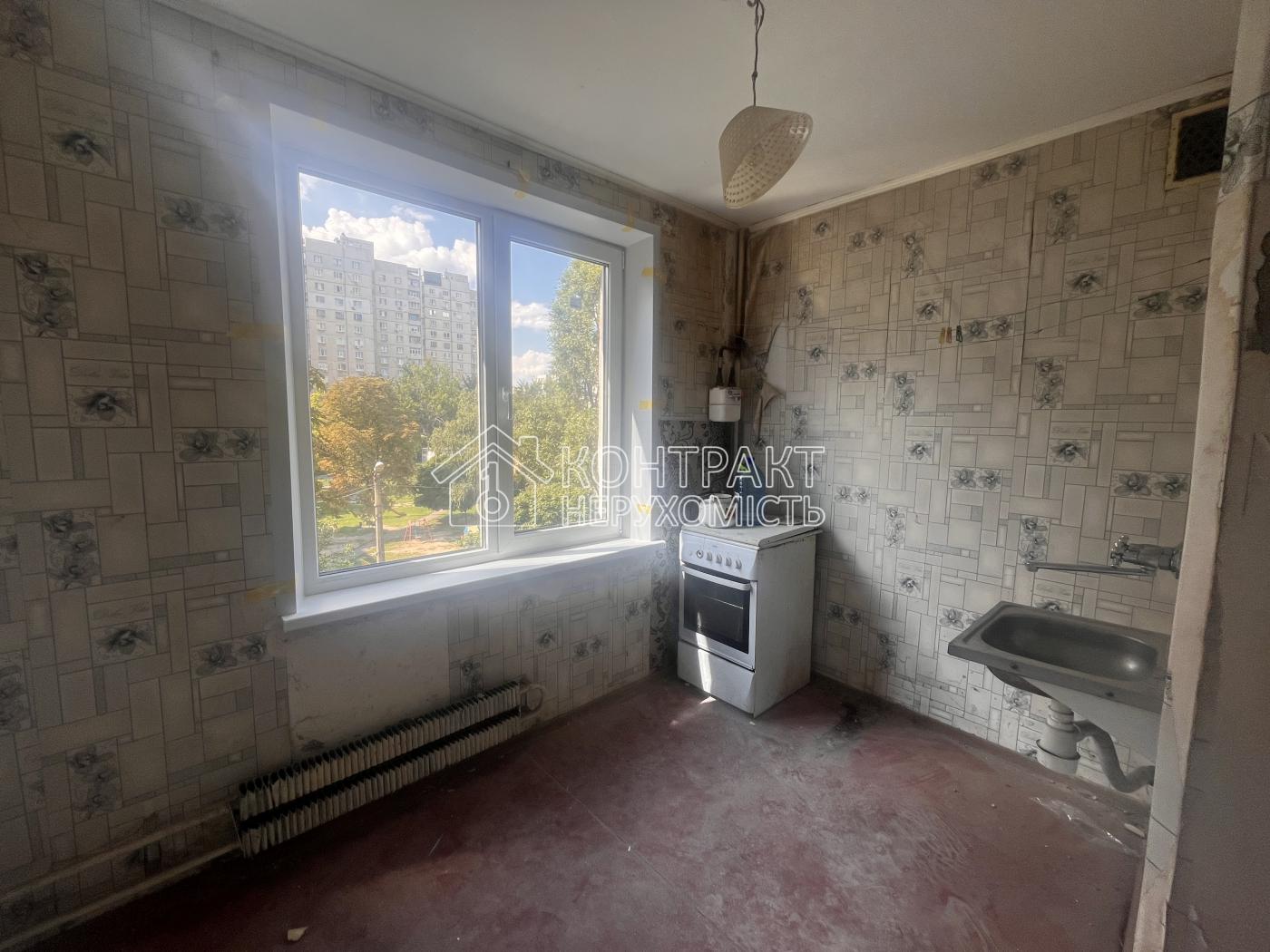 Продам 3-к кв під ремонт на ХТЗ (ст.м.Масельського) 4/12 пов