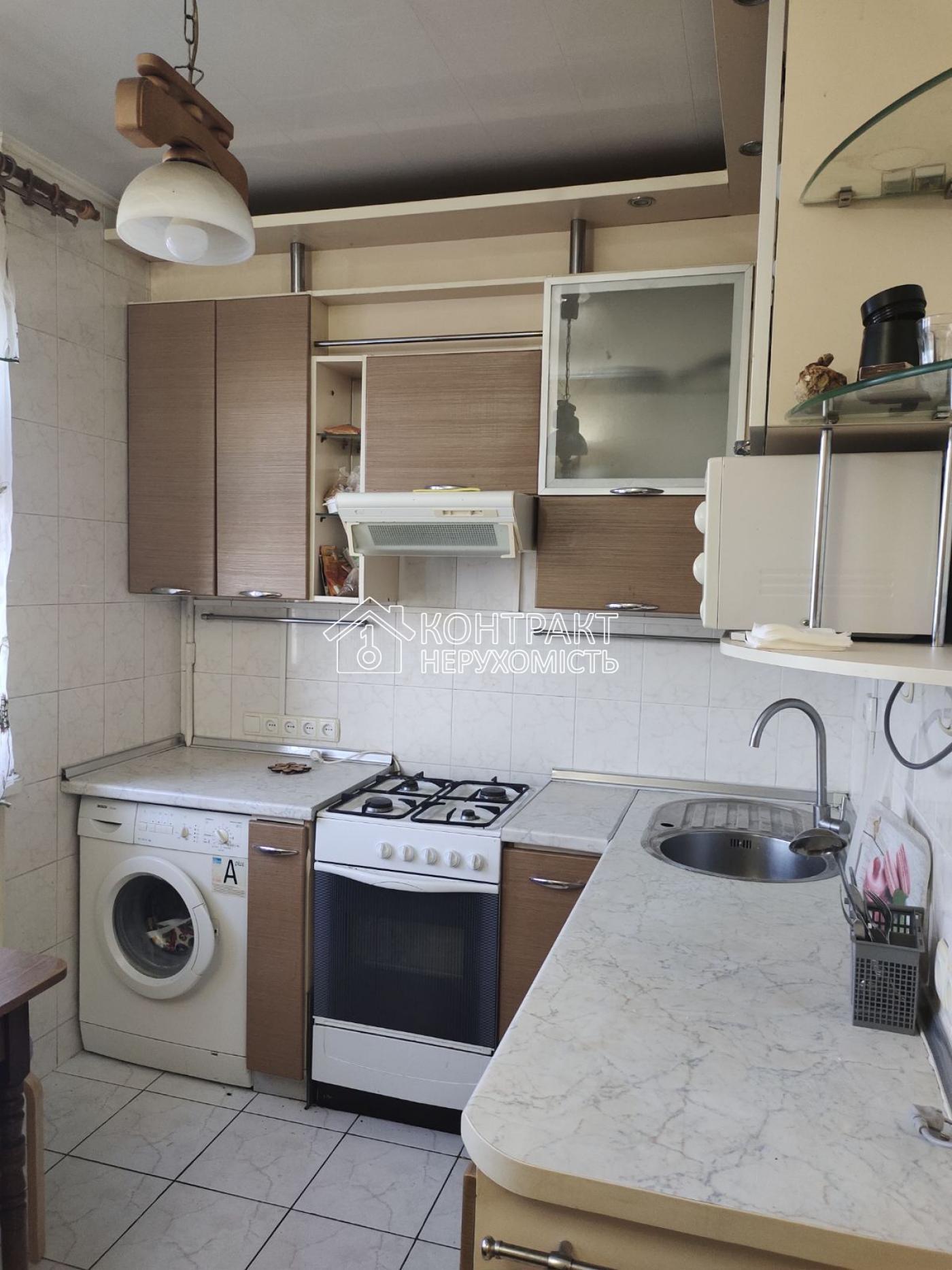 Продам 4к кв у м Студенческая (Салтовская), 3 спальні.