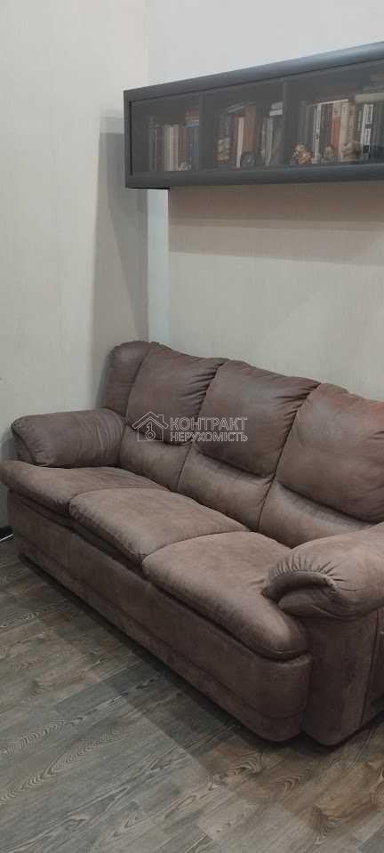 Продам однакомнатную кв-ру первый этаж 49 м. кв. Центр. м Университет