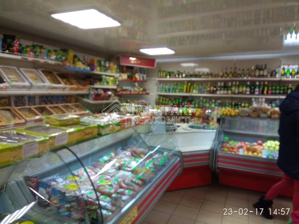 Здається магазин 120 кв м з торговим обладнанням