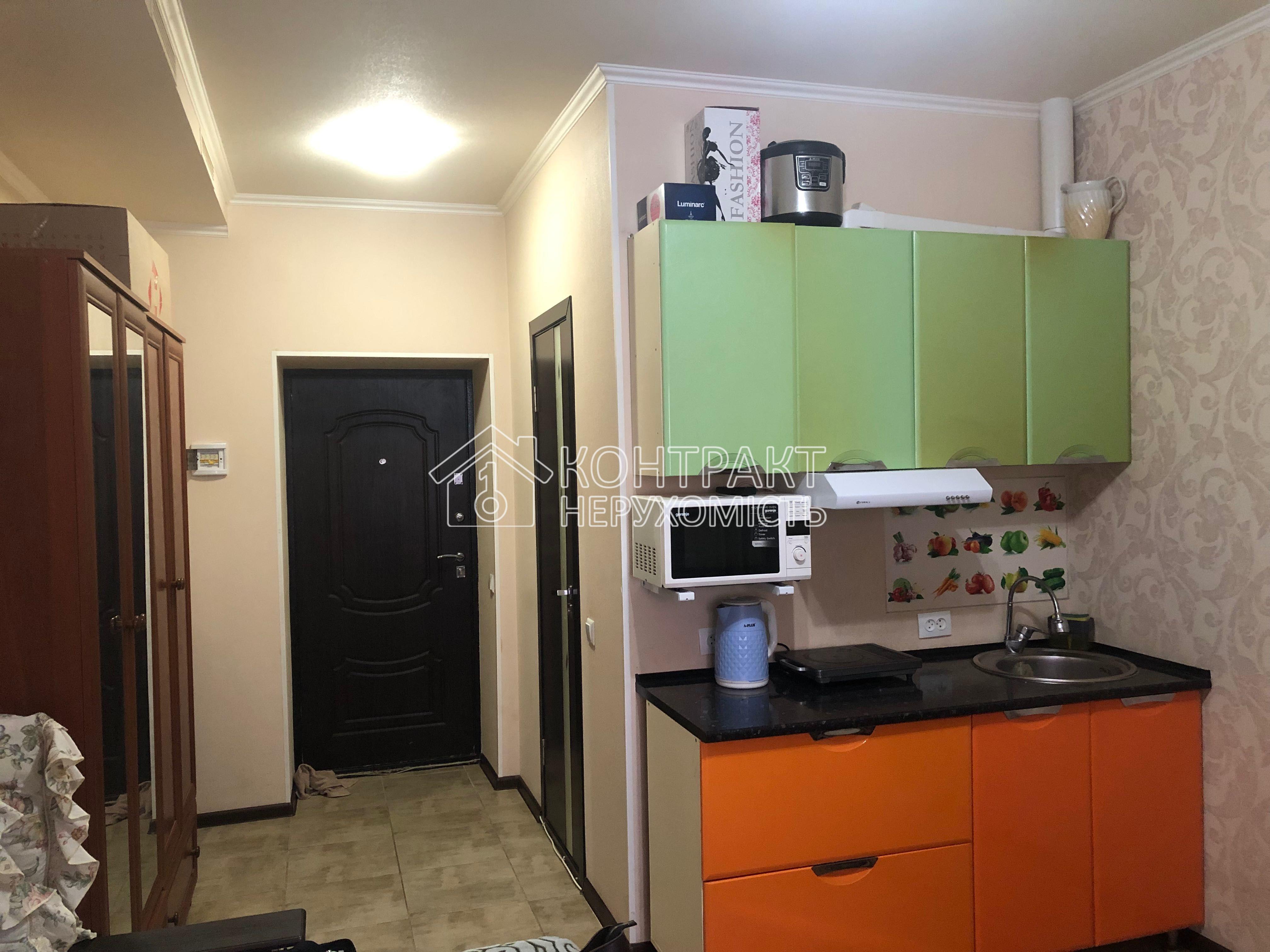 Здається гостинка з балконом з усіма зручностями