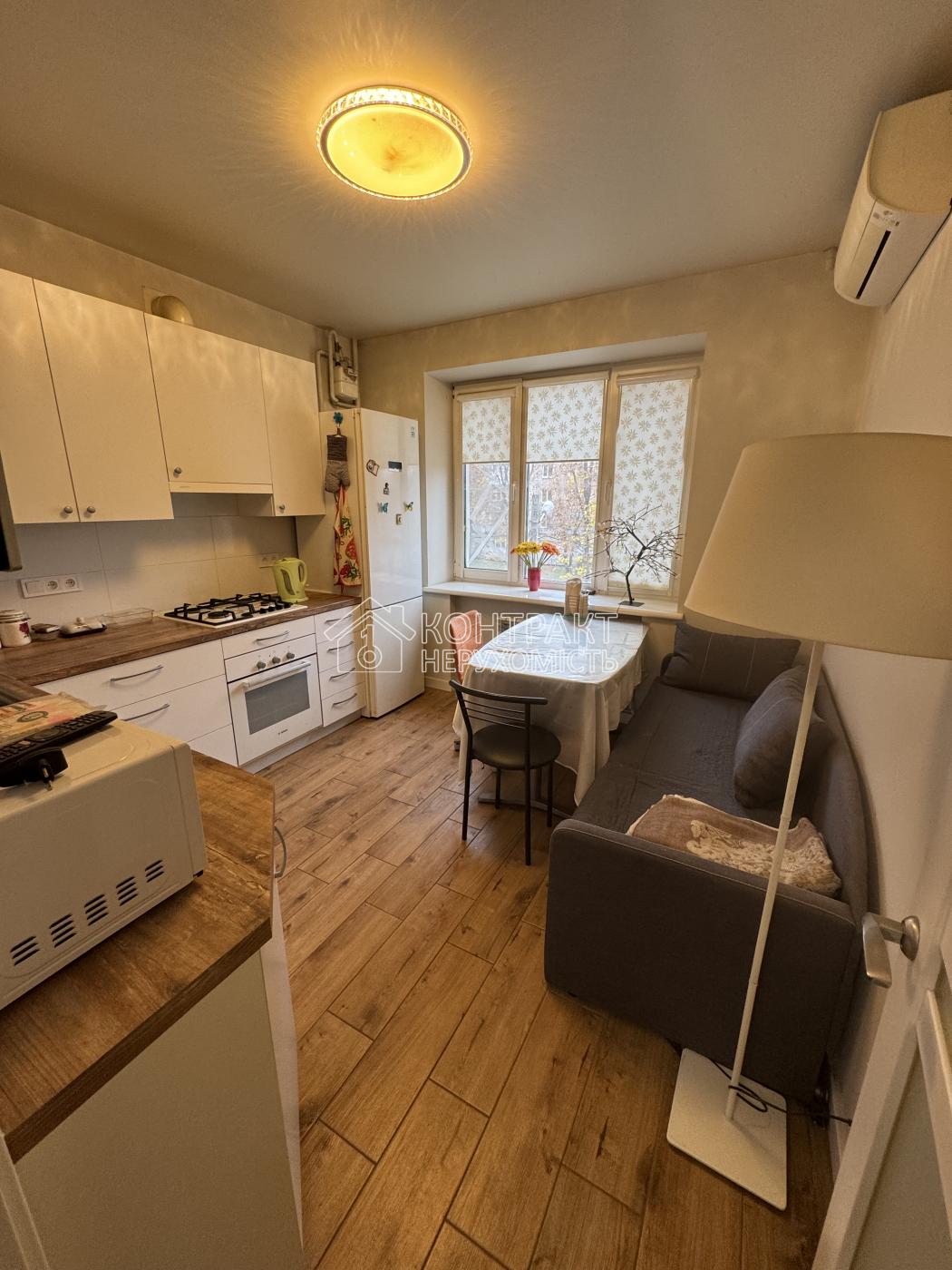 Продається простора 1-кім кв біля Ботанічного саду!!!