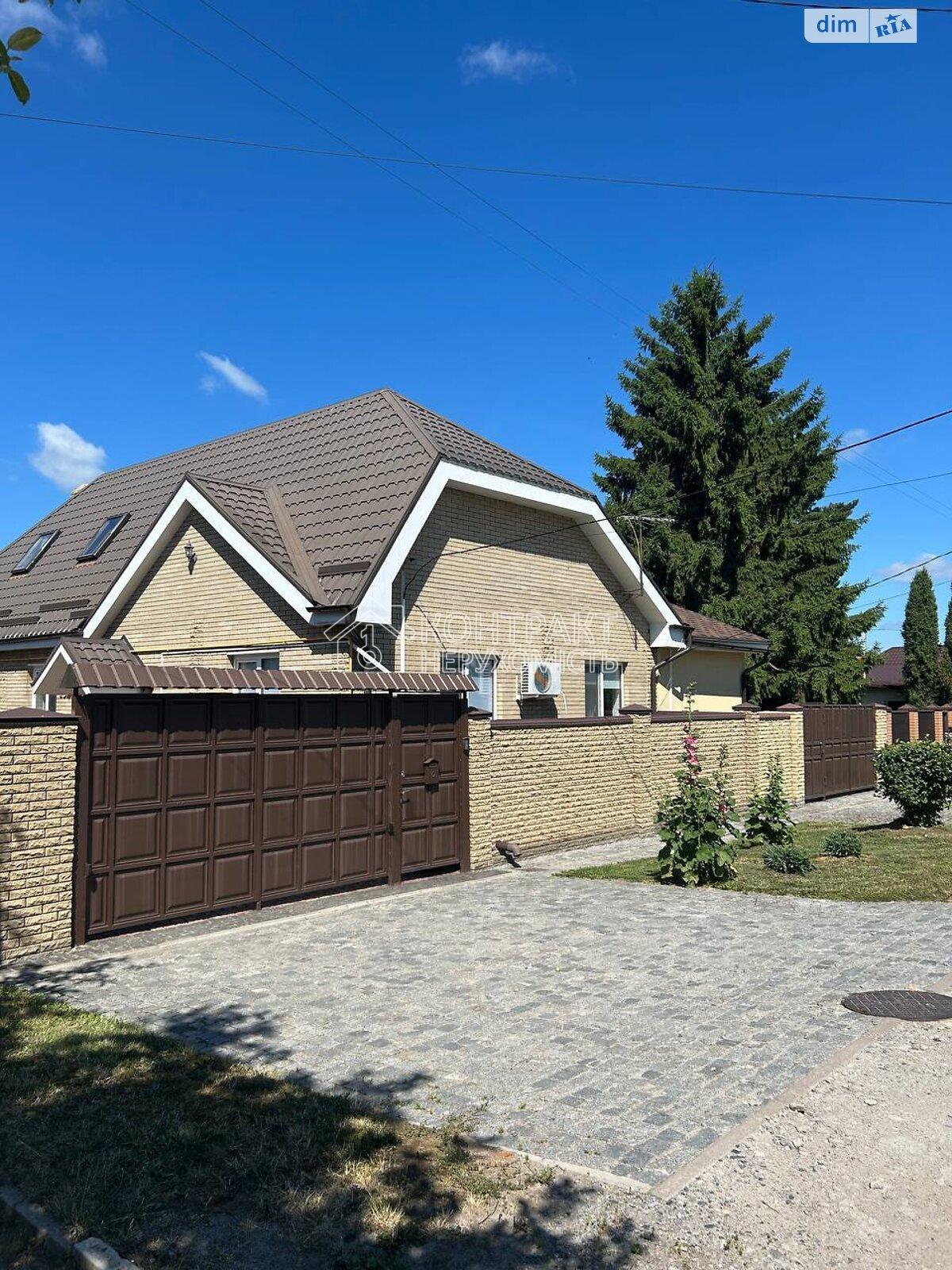 Продаж 2 поверхового будинку 172 кв. м, 6 кімнат