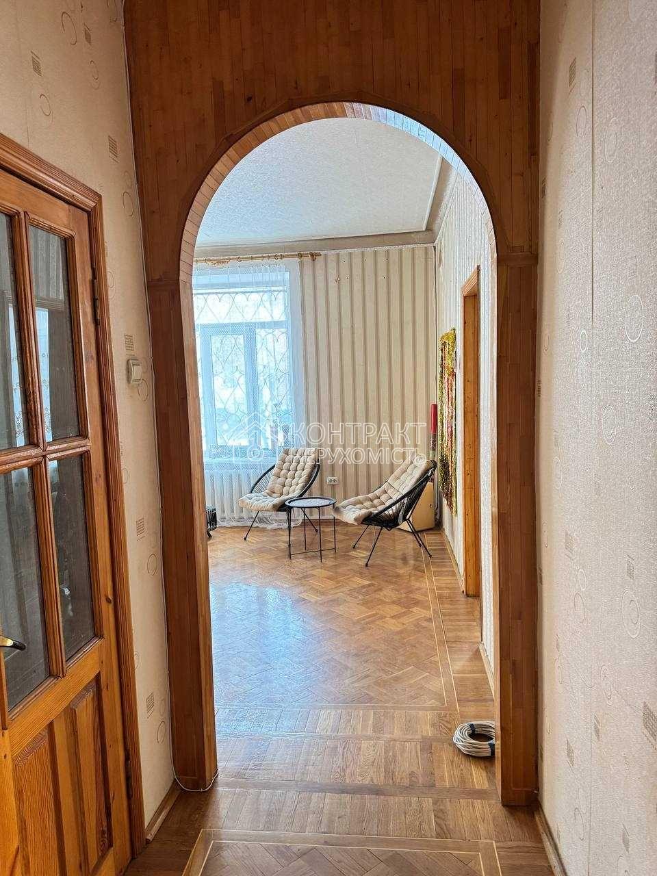 Продам 4-кімнатну квартиру в центрі Данилевского 10