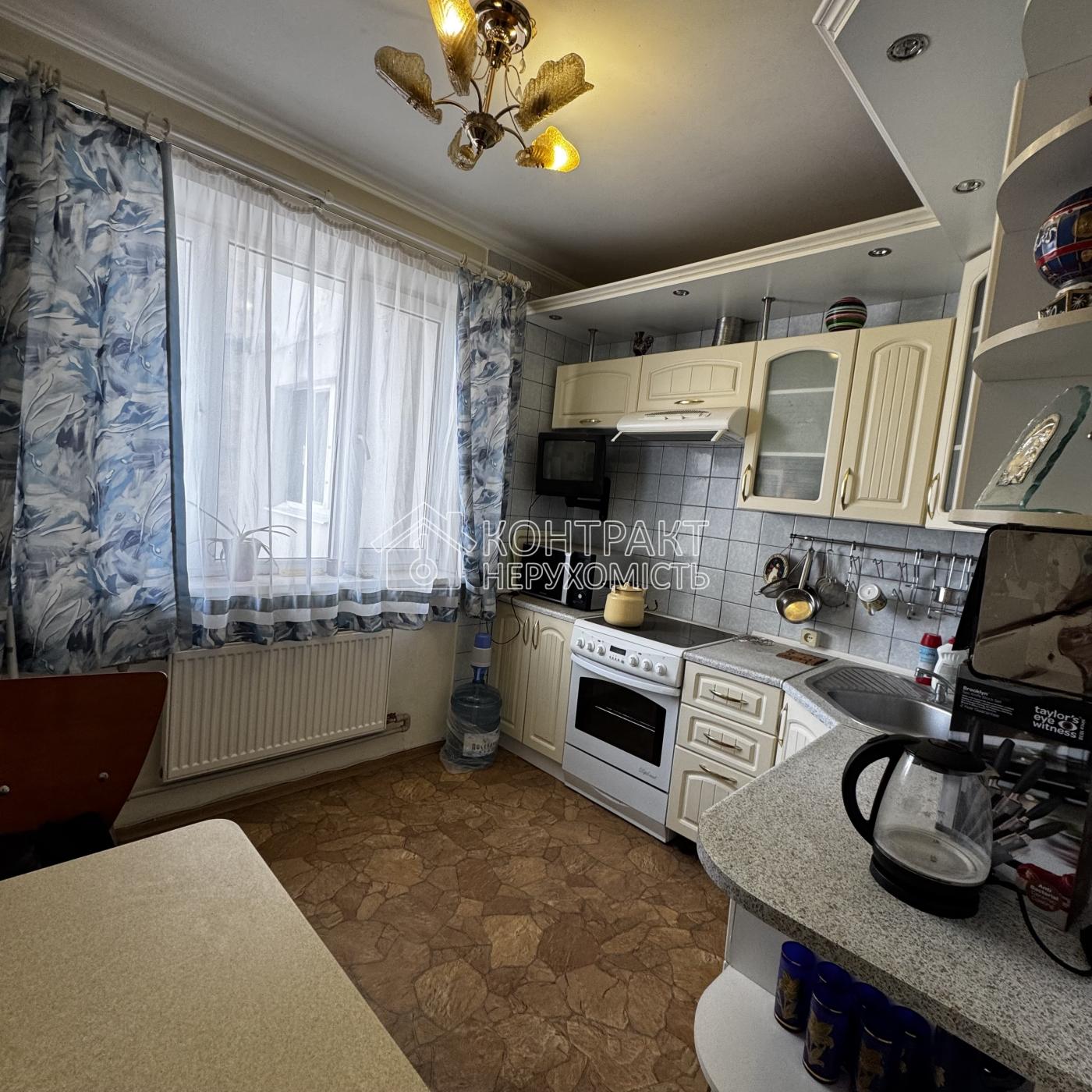 Продається 3-кім. кв. біля м.«Ботанічний сад» та Канатної дороги