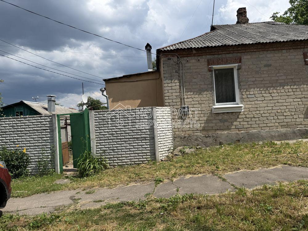 Продається частина будинку. метро Турбоатом 5 хв
