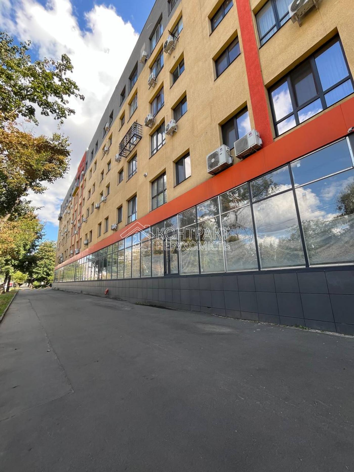 Комерційне приміщення вул. Польова 1300 м² із можливістю оренди від 200 м²