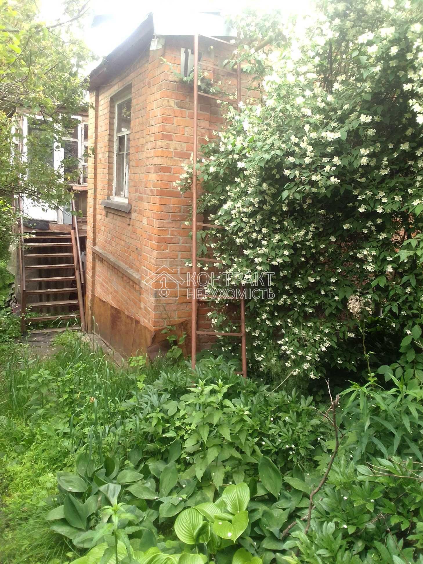 Продам частину будинку Високий зі своїм окремим подвірʼям