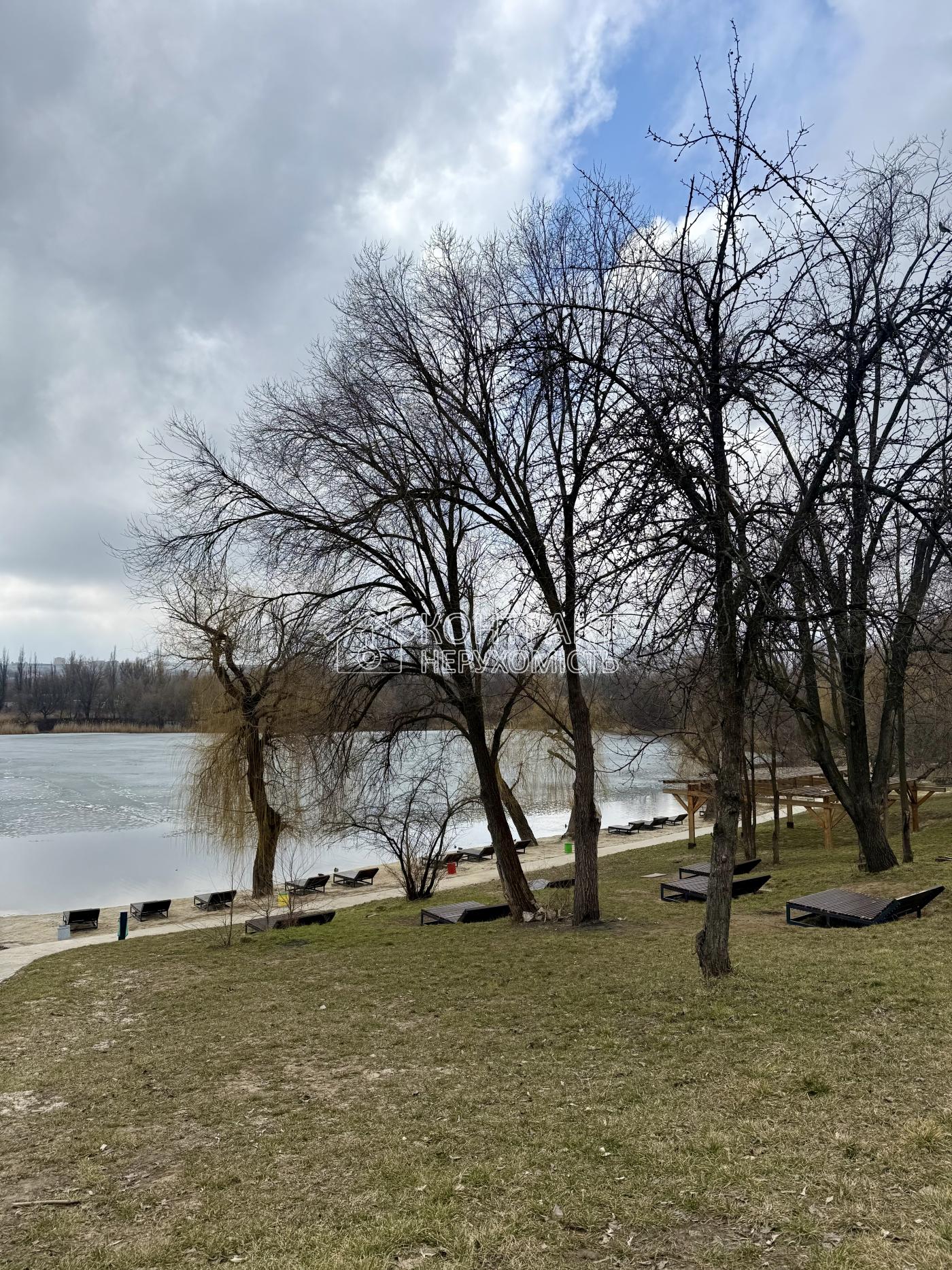 Продаж ізольована квартира-студія з ремонтом