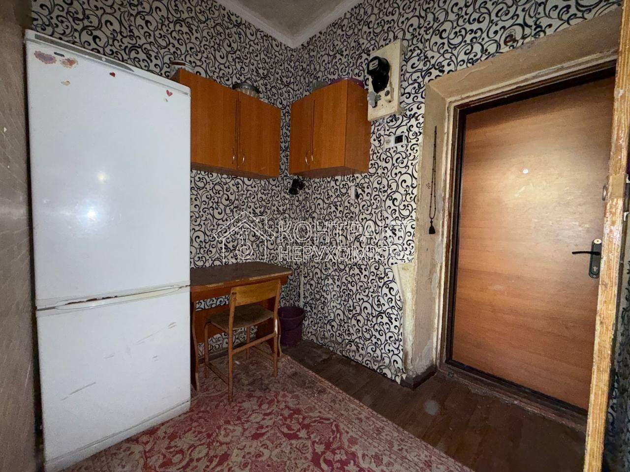 Продам 2к гостинку біля метро Хтз