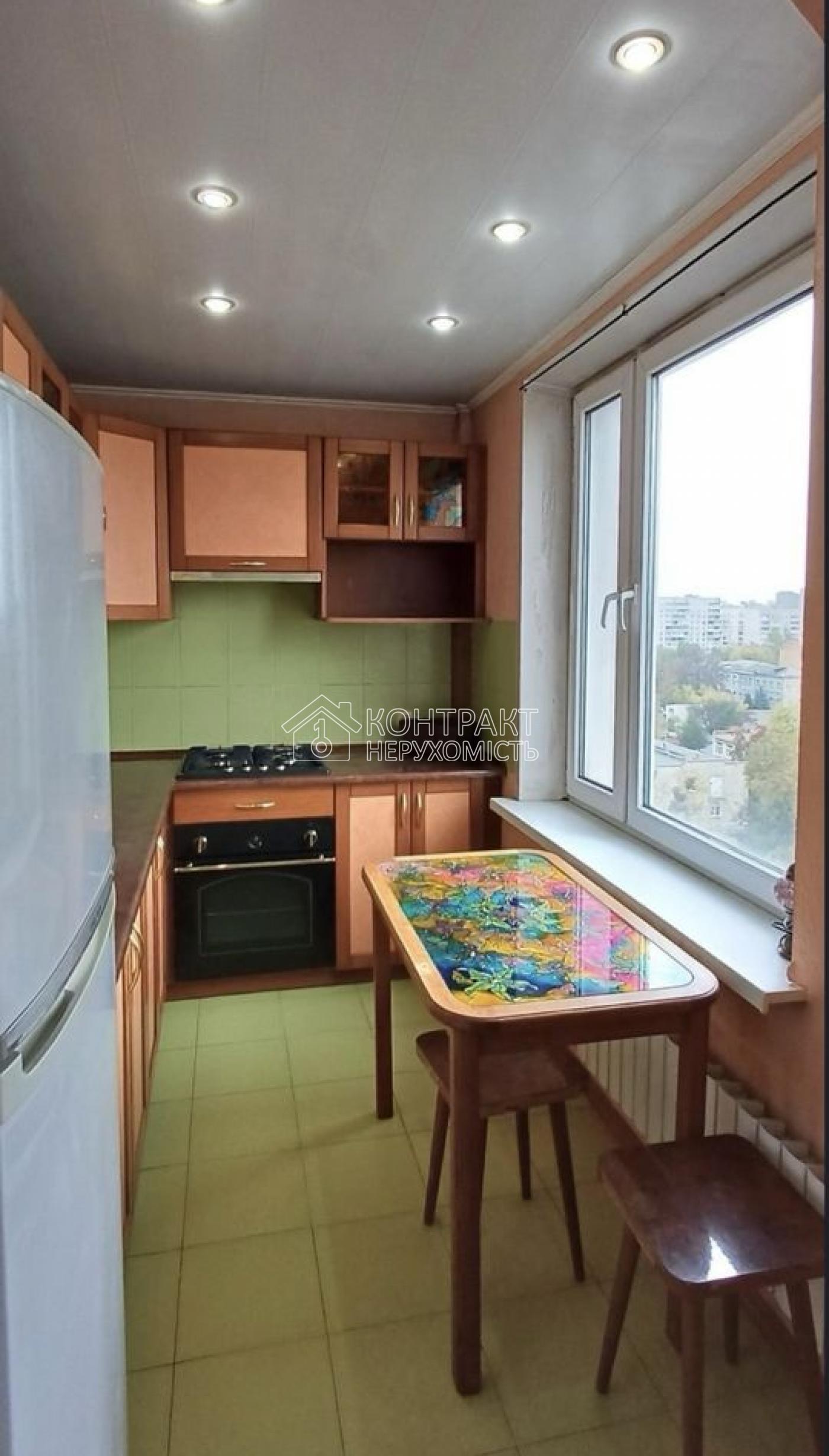 Продається 3-кімнатна квартира М. Захисників України