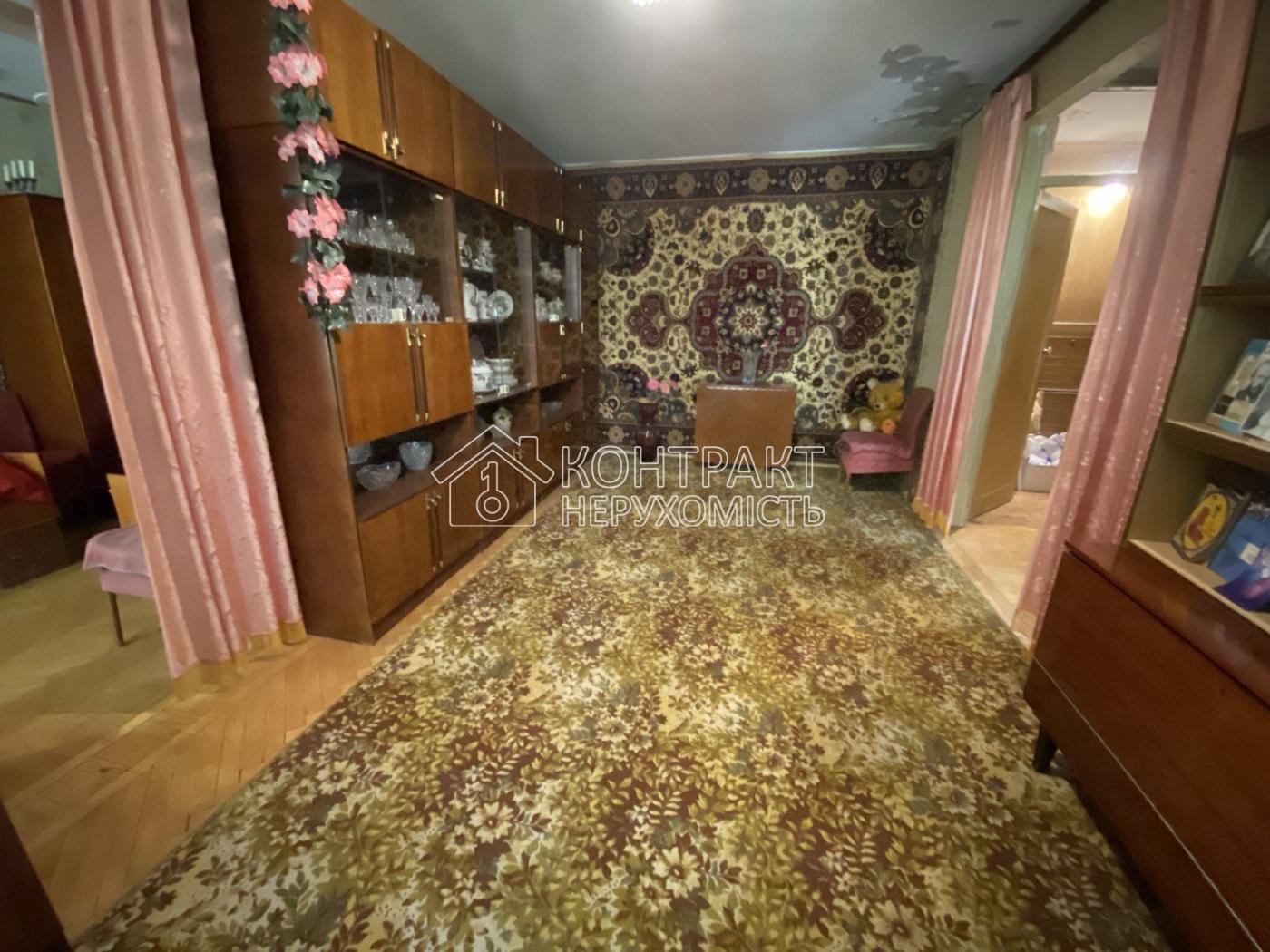 Продам 2к.кв. пр. Індустріальний,36 ринок ХТЗ