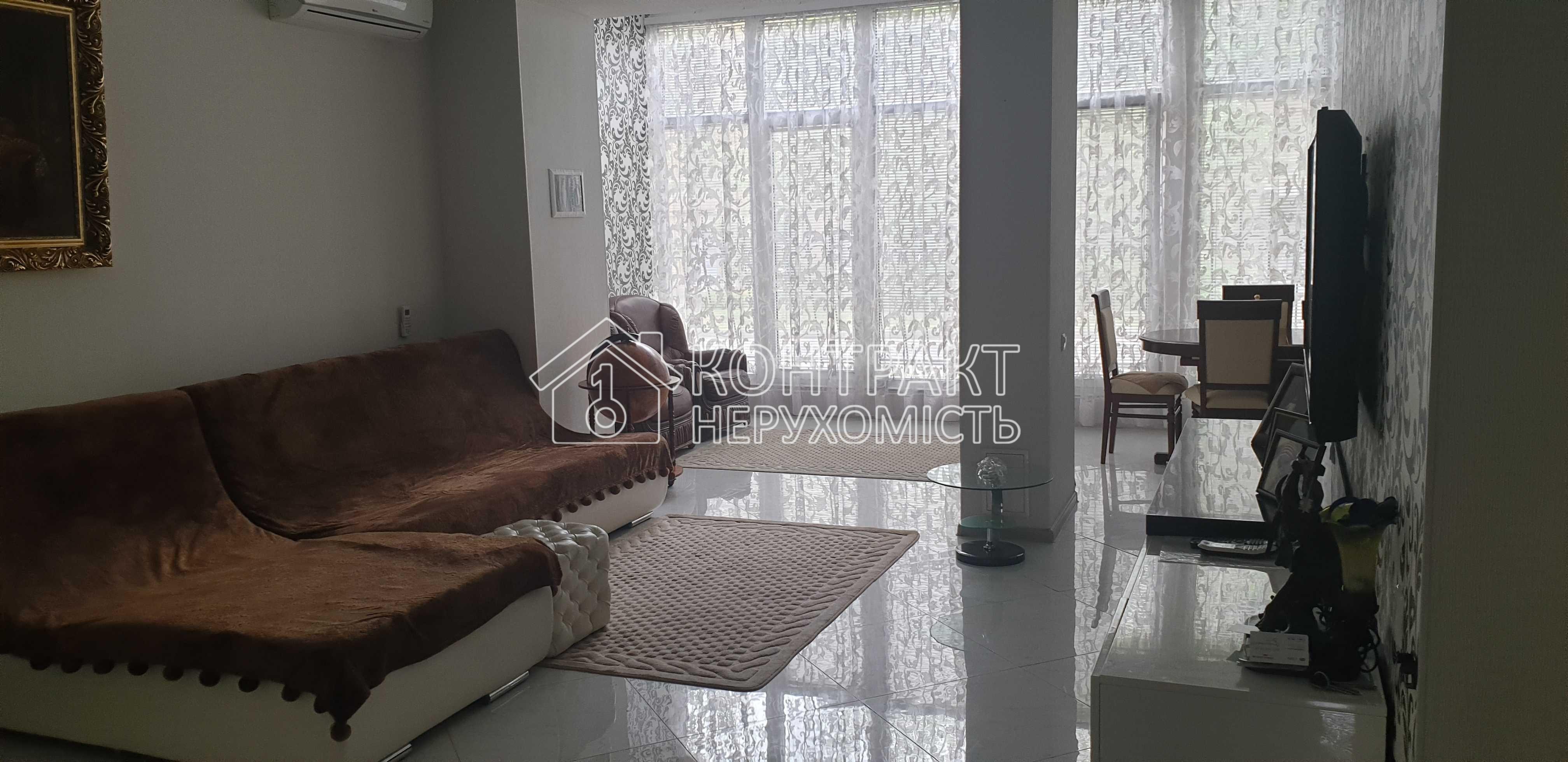 Продам квартиру в центрі, з великим простором, ремонтом, паркомісце