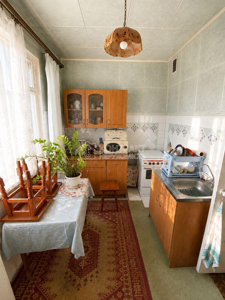 Продам 2-к квартиру 52 м2. Метро Спортивна. Захисників України.