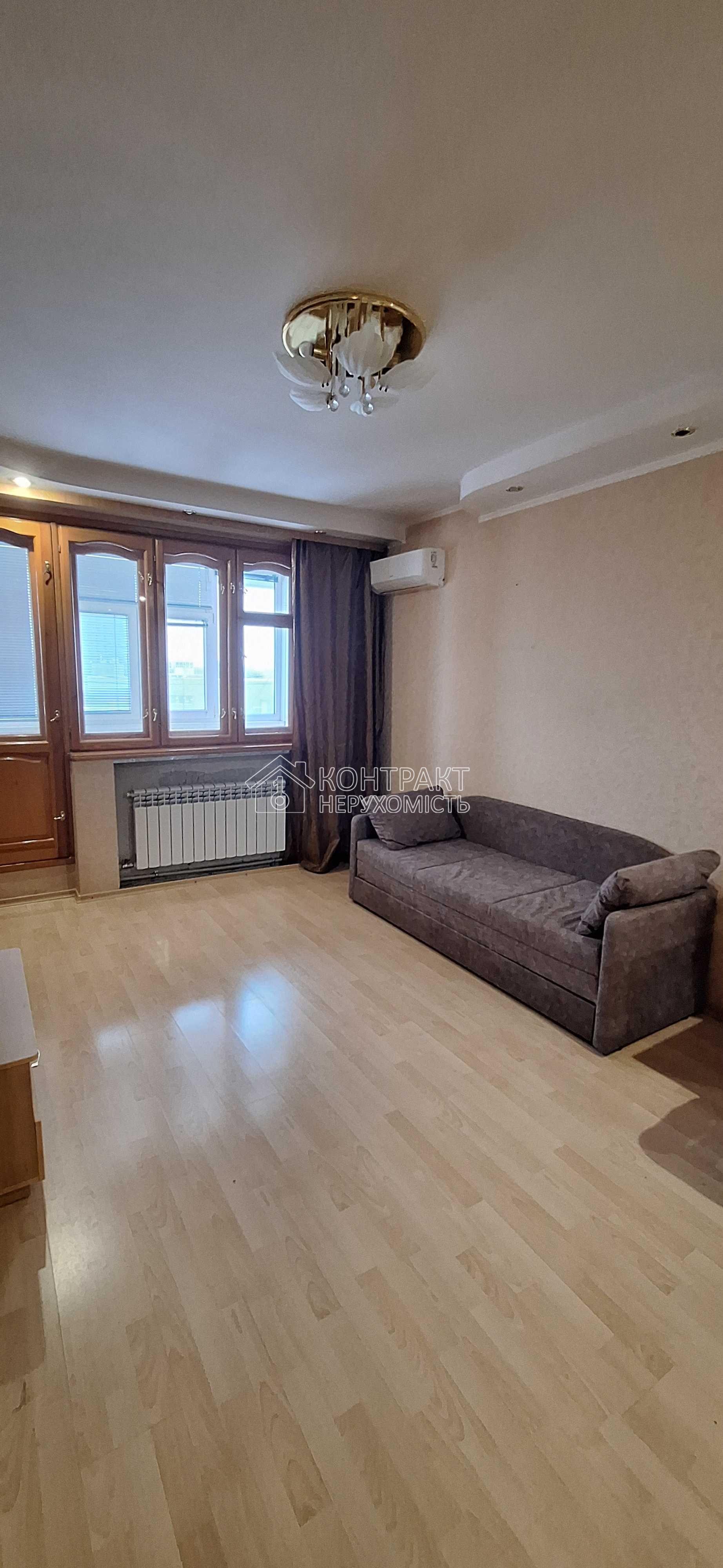 Продається 1 кімнатна квартира покращенного планування біля метро Київська
