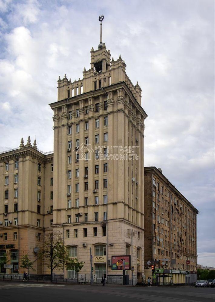 Сдам 2 комнатную квартиру. Центр. Дом со шпилем. Никольский