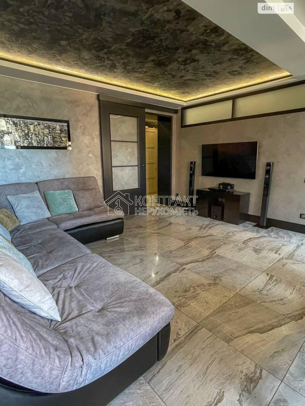 Продаж 3к квартири 74 кв. м на вул. Олександра Олеся