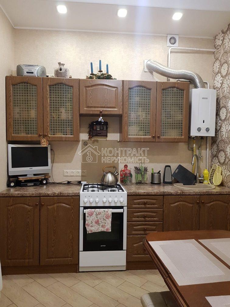 Продам трикімнатну квартиру район Південної залізниці 61 кВ/м