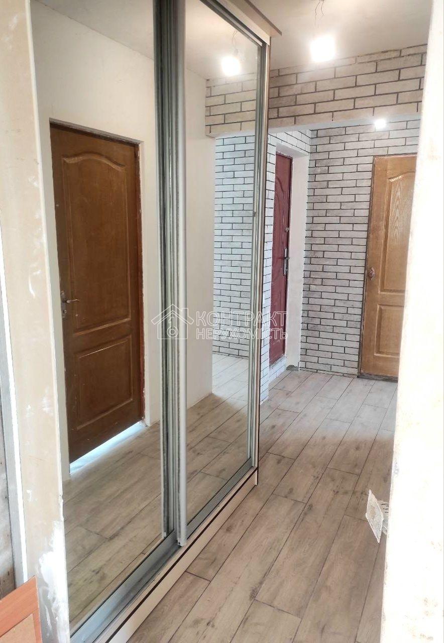 Продам 2-комнатную квартиру, 4 этаж