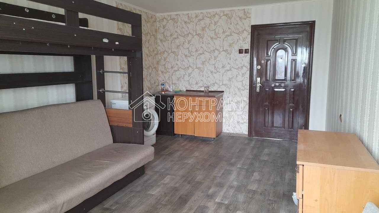 Продам гостинку метро Заводська 50 м.