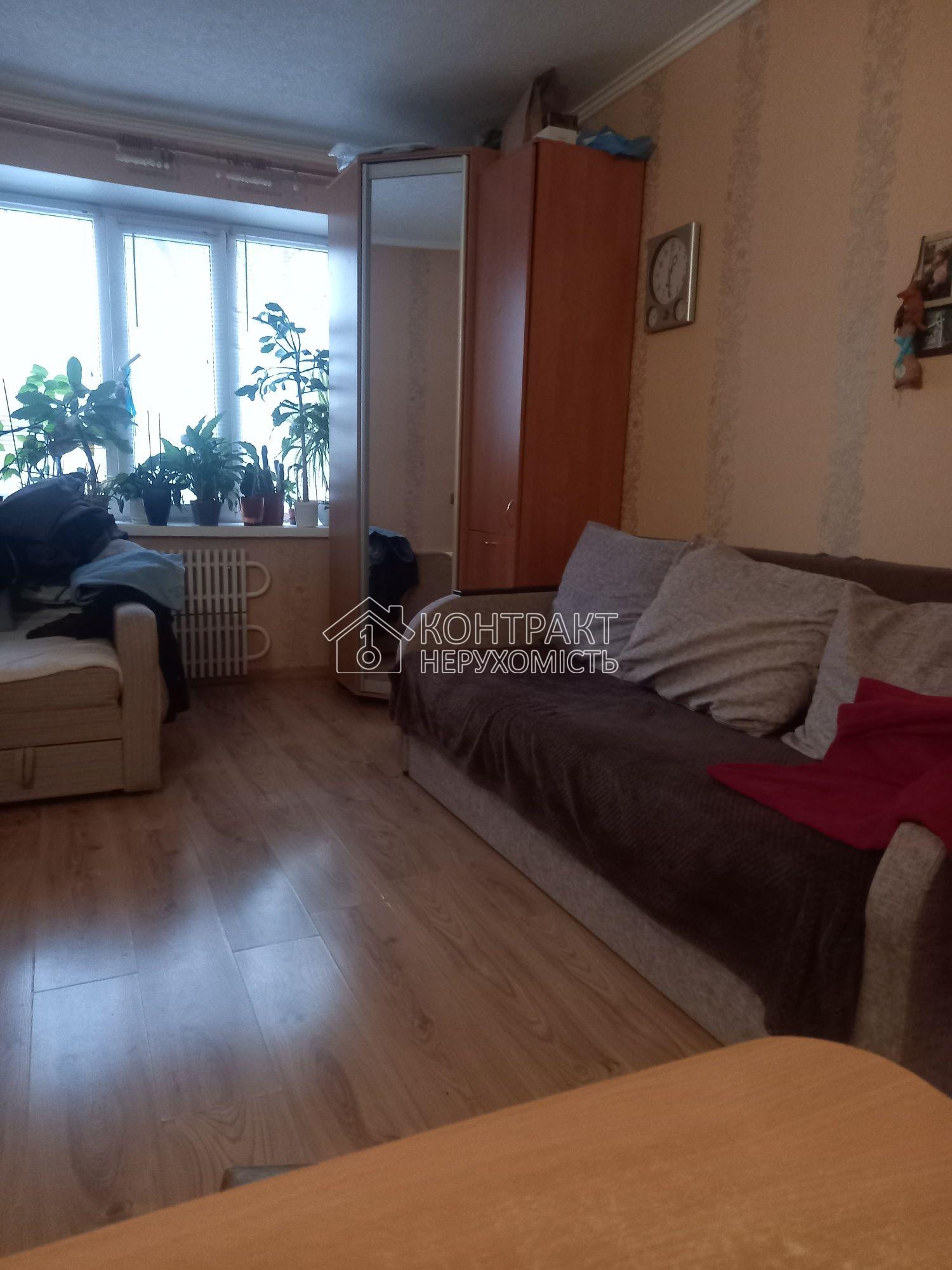 Продаж квартири в доме гостинного типа( блок 2 сім'ї)