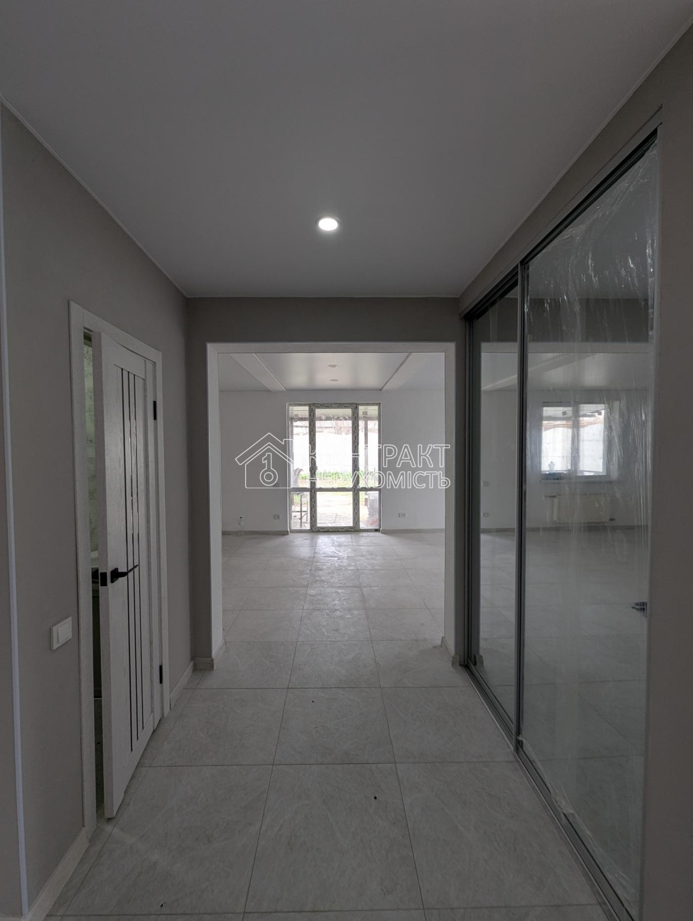 Продаж будинку з терасою на Баварії єВідновлення