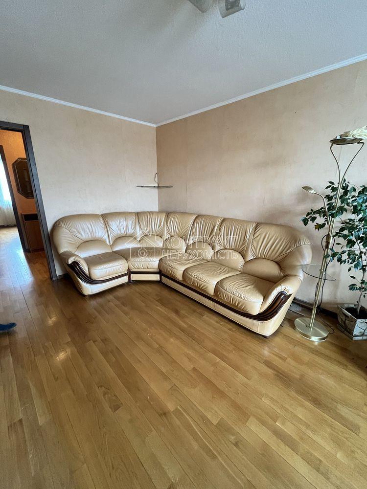 Продам 5 кв м. Студенческая 4/12
