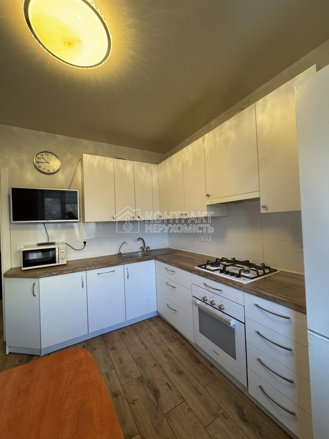 Продається простора 1-кім кв біля Ботанічного саду!!!