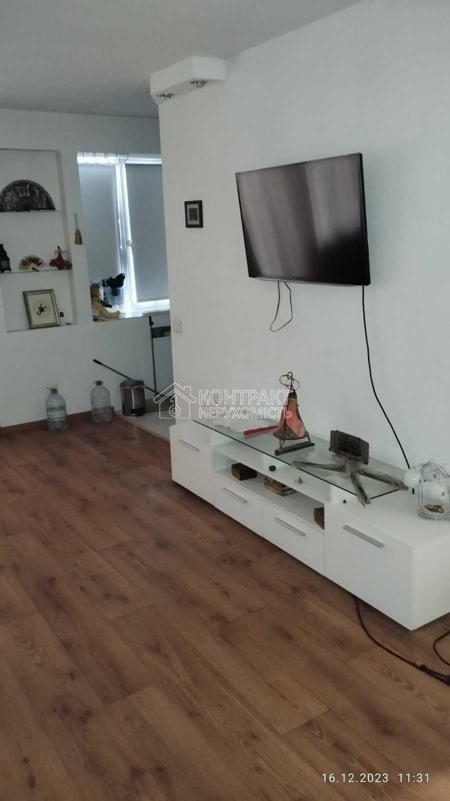 Продам 2кв. (студия+спальня), 2/5, метро 23 Августа )