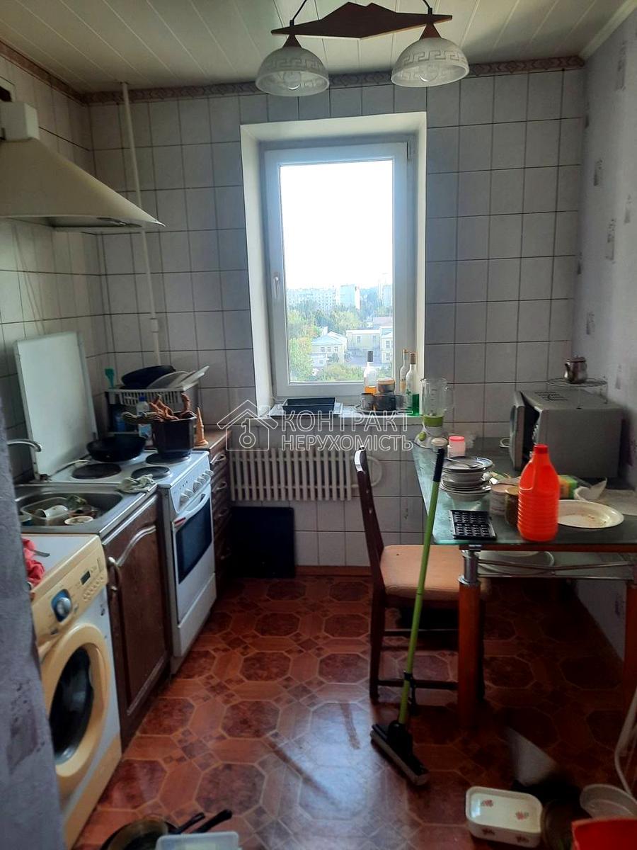 Продаж 3 кім. квартири, Захисників України